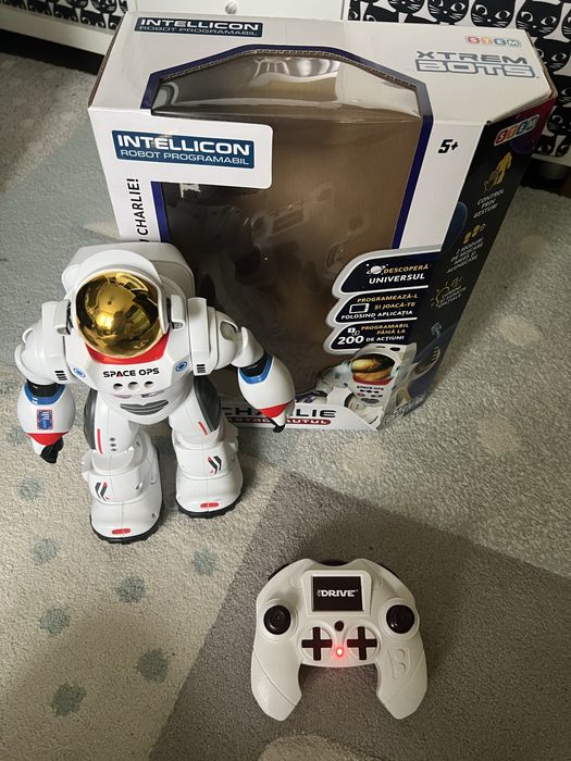 Robot Charlie Intellicon nou