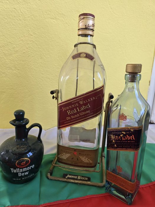 Празни бутилки от алкохол