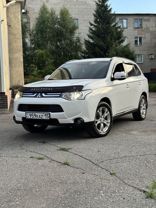 Отличный японский кроссовер! Mitsubishi Outlander! Полный привод!