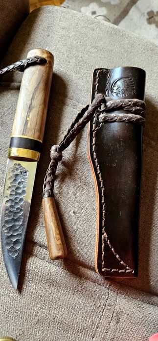 Vând cuțit yakut hand made  și cuțit viking sax