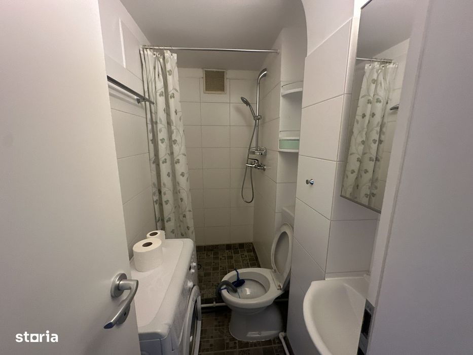 Garsonierǎ pe Bulevardul Magheru lângǎ metrou