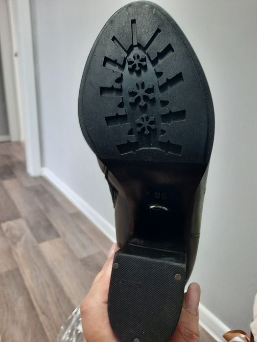 Продам зимние полусапожки