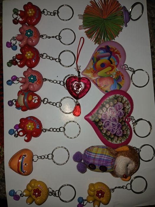 Продам! Новый.  Брелок разные за все 2200т.