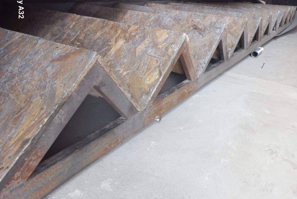 Металлическая лестница.