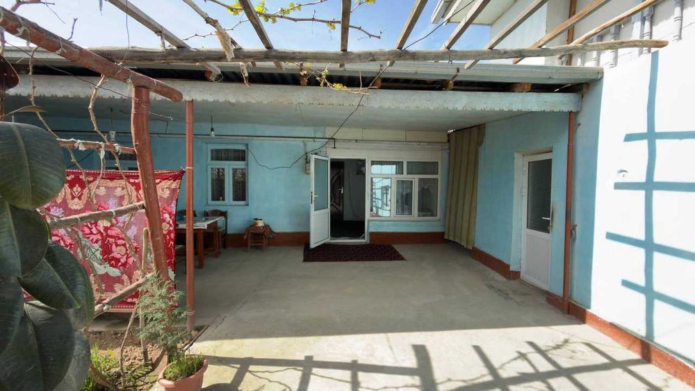 Продается 5 комнатный дом ,4 сотки земли в рабочем городке 36000$