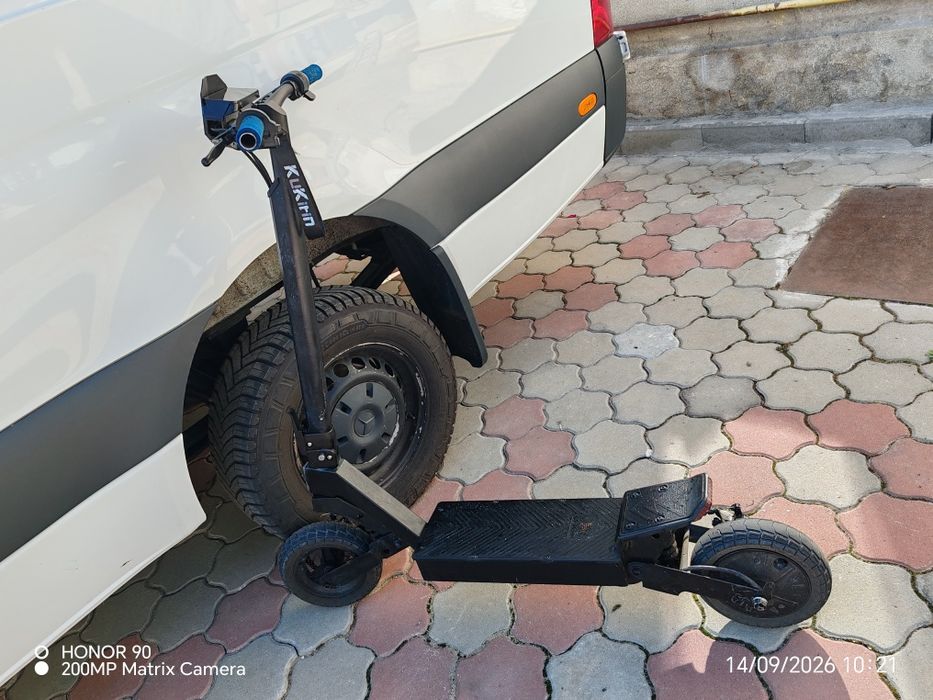 Vând trotineta electrica kukirin g2