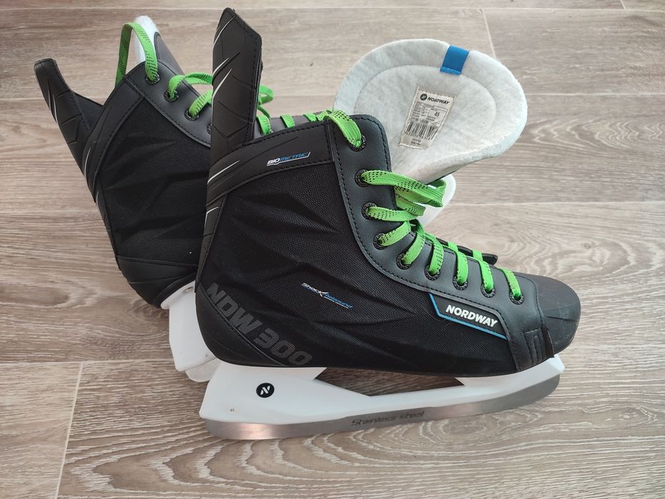 Коньки хоккейные