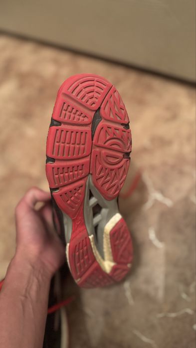 Продам кроссы волейбольные