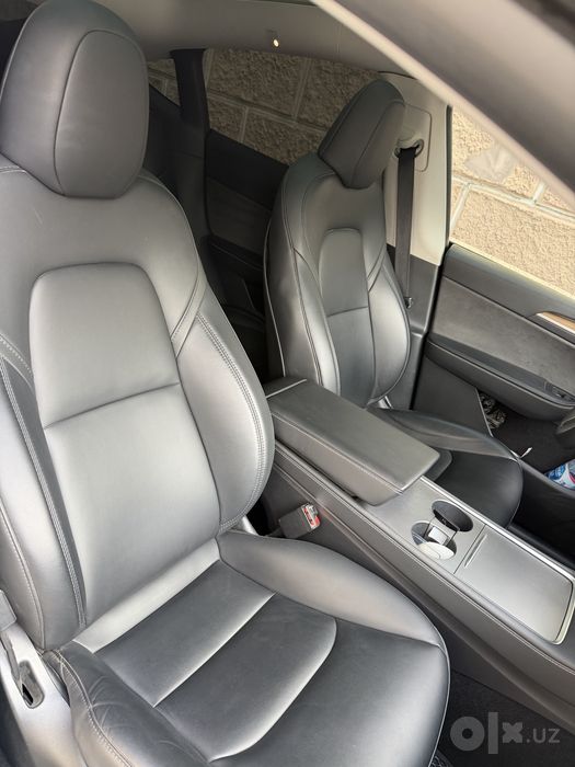 Tesla model Y. RWD .