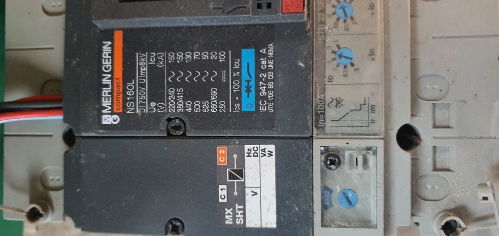 Vand 2 intrerupator automat Merlin Gerin clasa compact