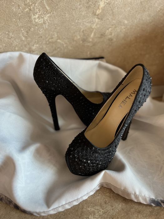 Официални обувки с камъни