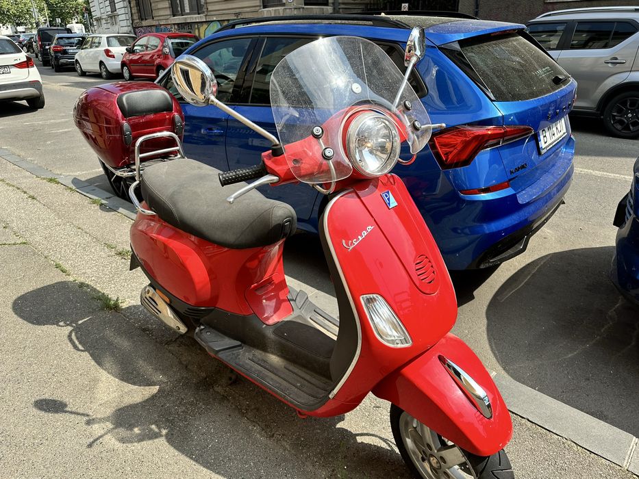 Scuter Piaggio Vespa LX-50 rosu, cu kit Mallossi fara limitator (70 km/h), topcase si parbriz