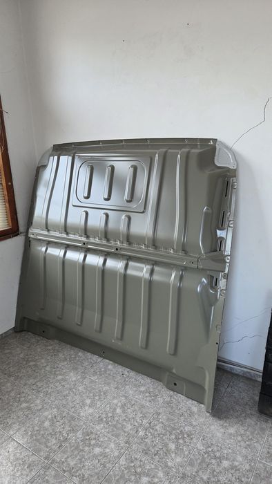 Метална преграда за микробус.