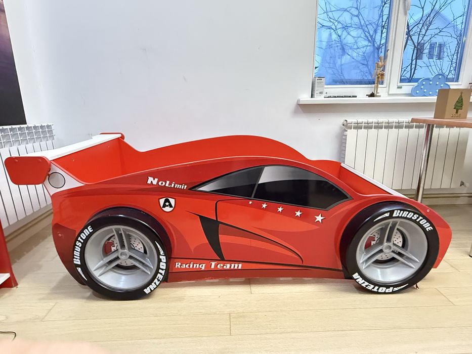 Детская б/у кровать машинка