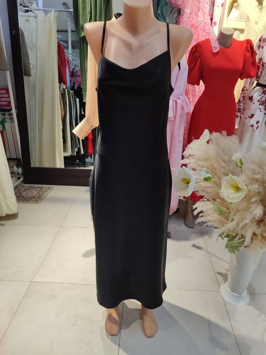 Платье вечернее чёрное атласный материал