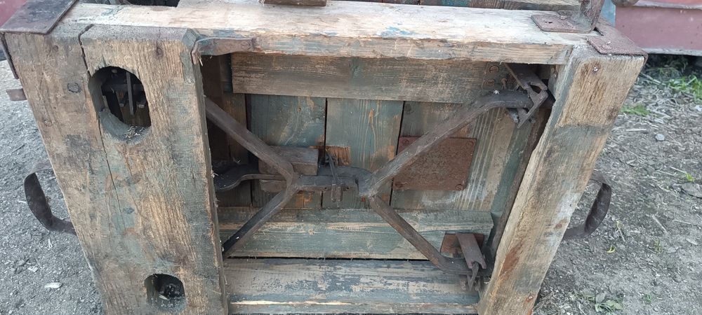 Весы старинные напольные