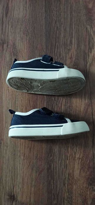 Vand papuci sport H&M, mar. 20/21, predare personala in Cluj-Napoca