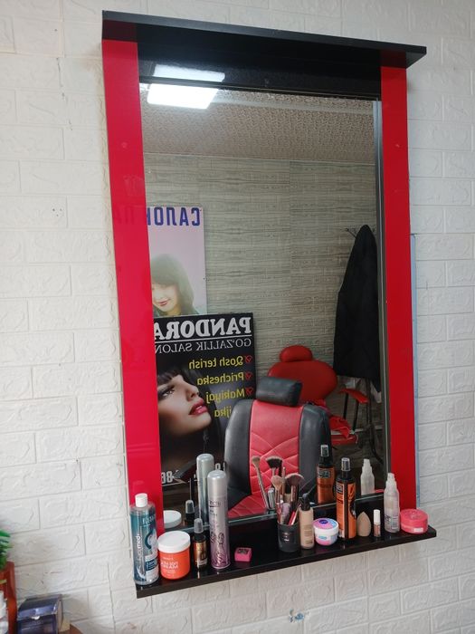 Комплект Кресло тумбочка зеркало для салона красоты