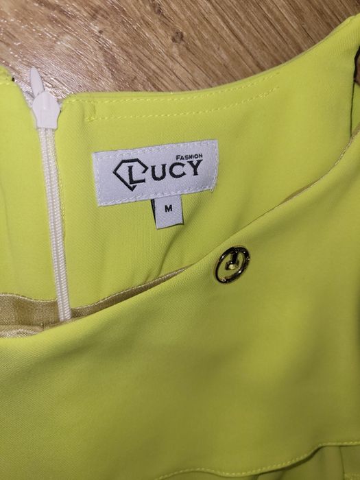 Красива рокля на Lucy