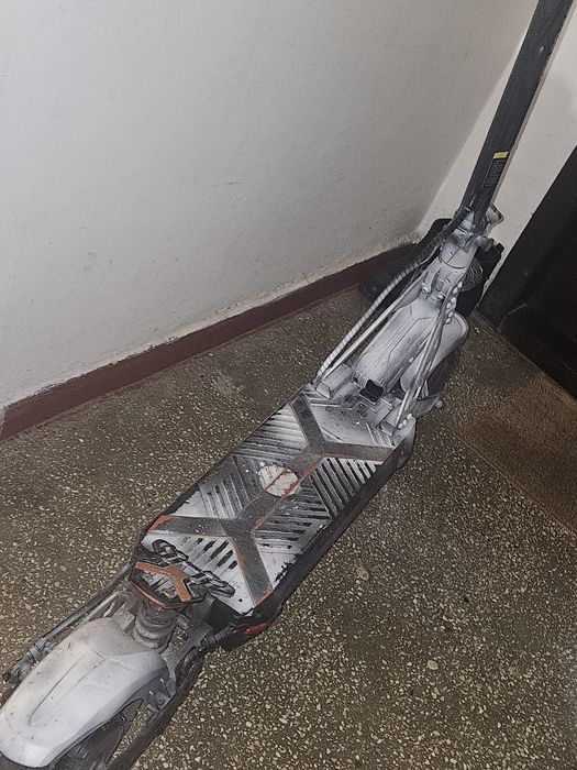 Se vinde trotineta!