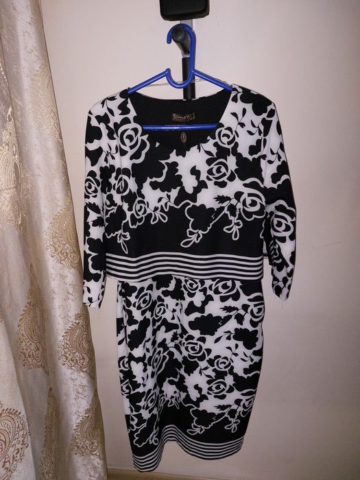 Продам платья новые