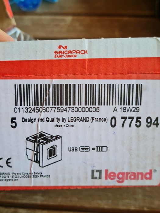 Priza incarcator 2usb legrand