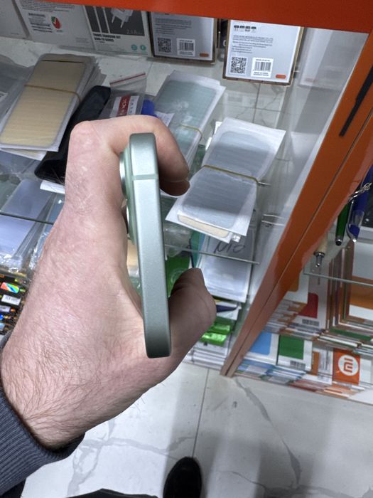 Iphone 15 идеальный. Цвет просто пушка