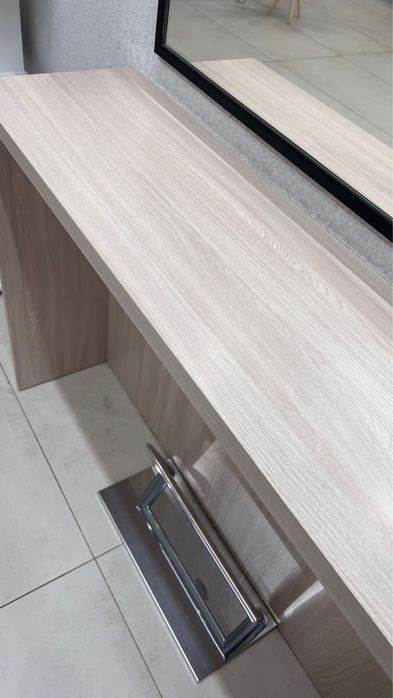 Мебель с зеркалами для парикмахерской