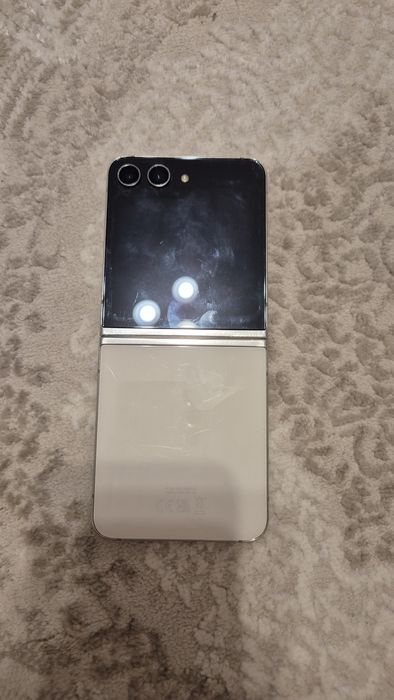 Samsung Galaxy Z flip 5, 256 gb, White, LCD spart (ecran principal)