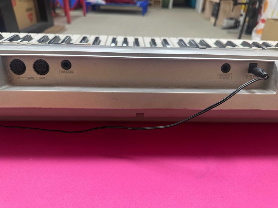 Синтезатор Yamaha PSR-E303