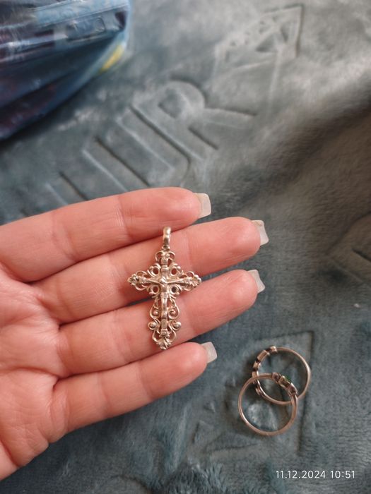 Продается серебряный крест