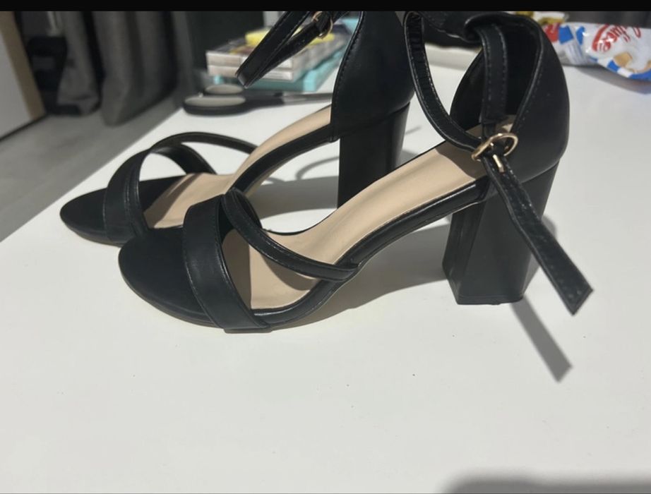 Sandale elegante cu toc