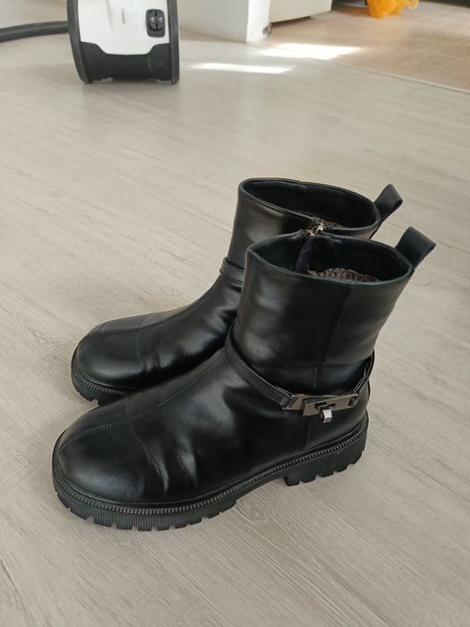 Продам зимний женский сапоги