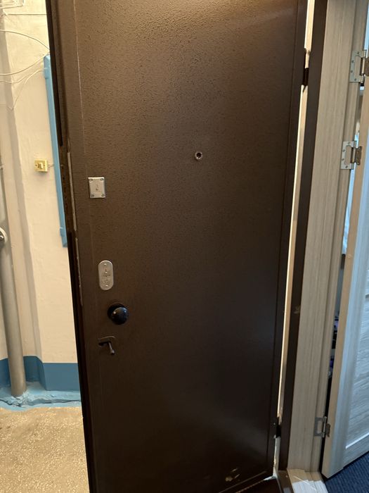 Продам дверь металическую