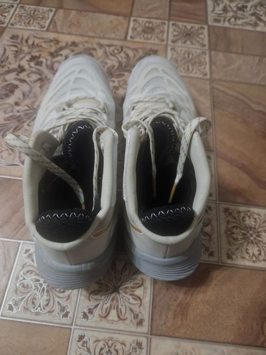 Топовые кроссовки Asics Metarise