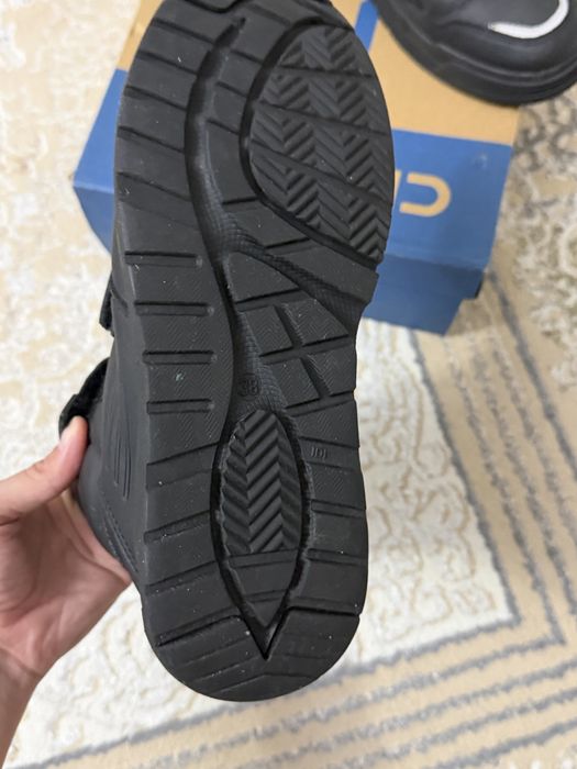 Продам демисезонные ботинки на мальчика