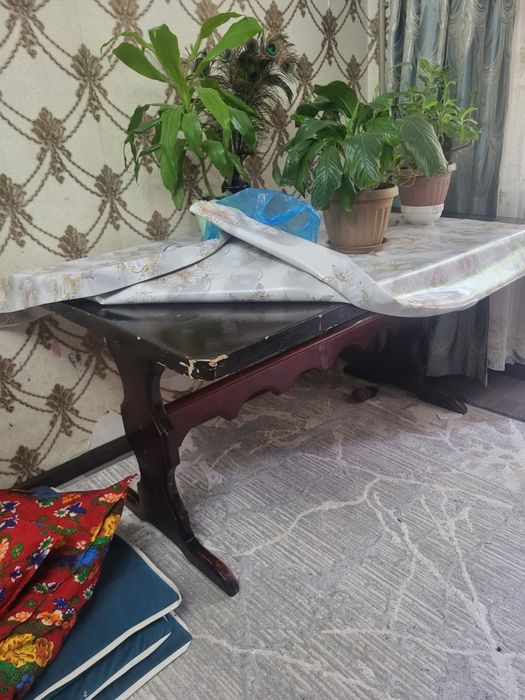 Продам кухонный стол