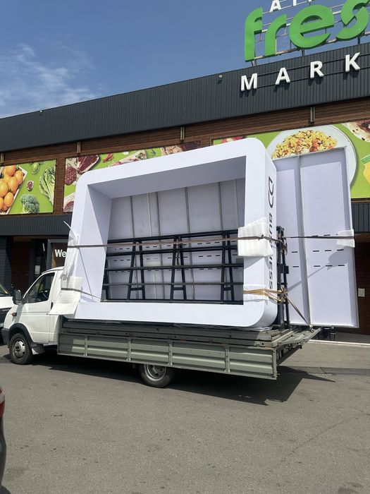 Пирамида. Доставка стекла.