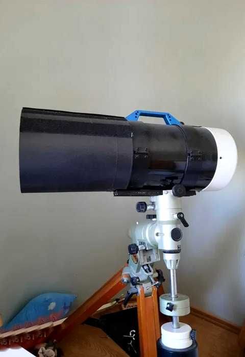 За астрофотография, наблюдение- рефрактор/рефлектор, може с монтировка