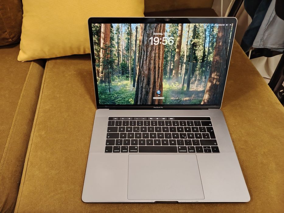 Apple MacBook Pro 15" (2019) | Intel Core i7 | 16GB RAM | 500GB SSD | Radeon Pro 555X