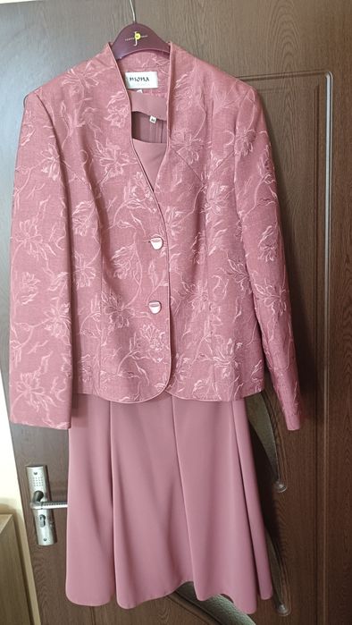 Costum cu Fustă,roz închis, mărimea 44