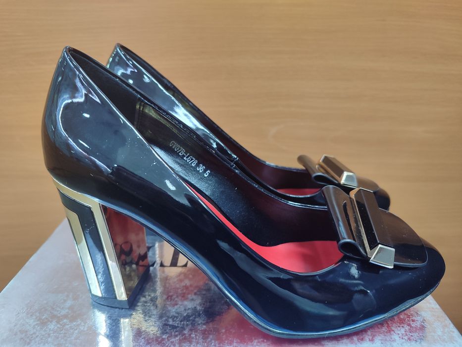 Продам фирменные туфли