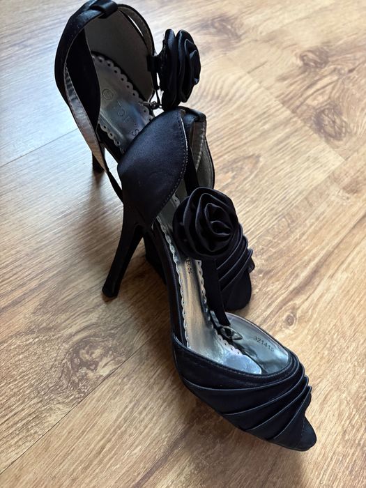 Дамски сандали черен сатен