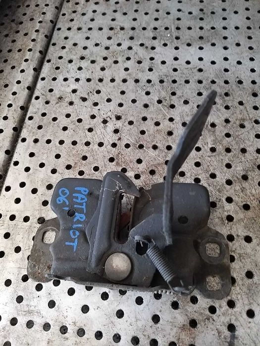 Broasca capota jeep patriot 2006