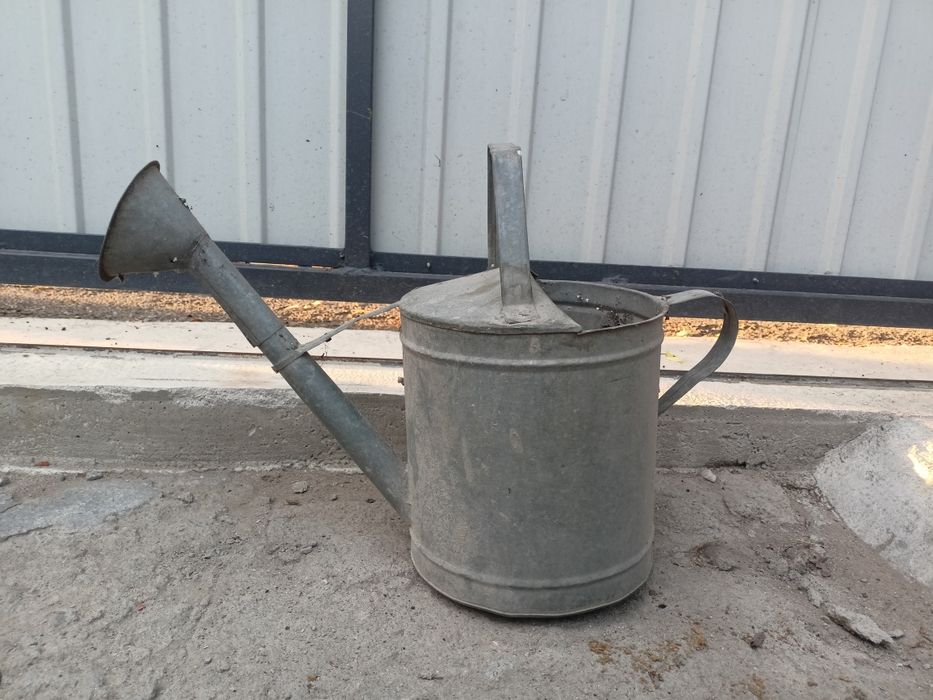 Stropitor gradina din metal