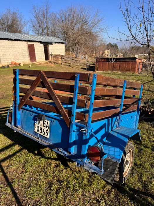 Ремарке за кола регистриран