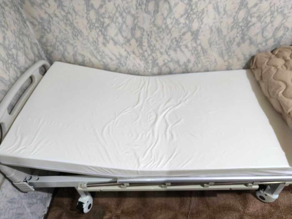 Механично болнично легло + антидекубитален дюшек