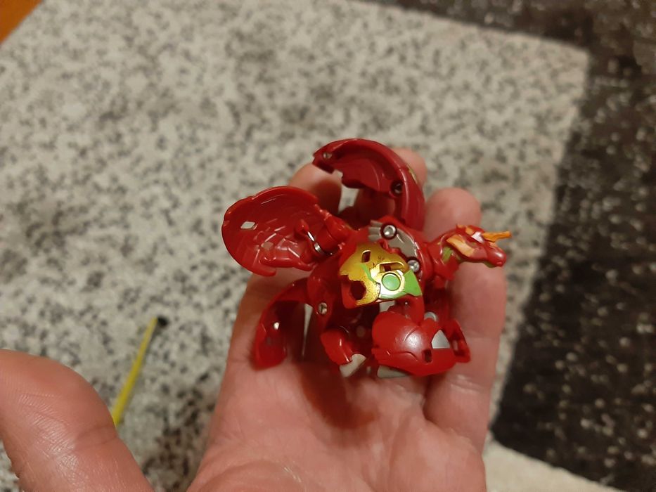 Lot 4 figurine bakugan