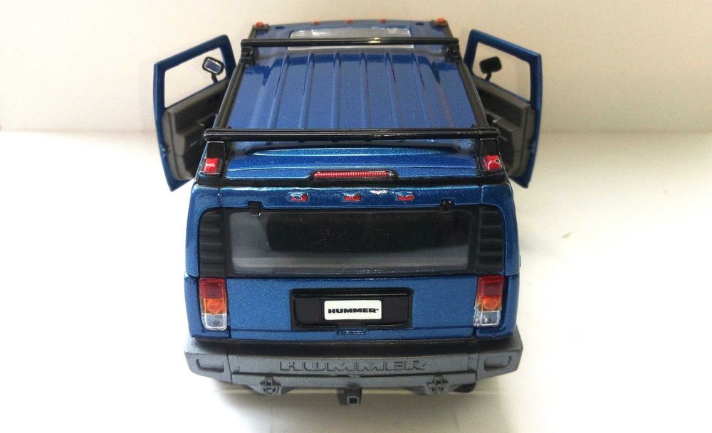 Метални Колички HUMMER Maisto 1:24 - 1:27