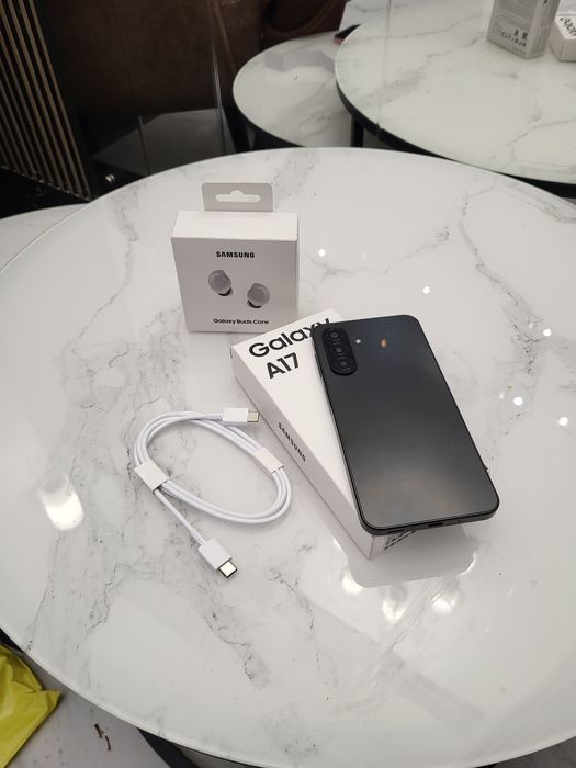 Samsung A17 + наушники новые